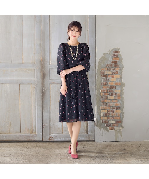 【美シルエット】つぼみ刺繍ワンピース