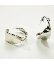 ひねりフープピアス