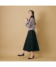 立体フラワーモチーフ付きフレアスカート