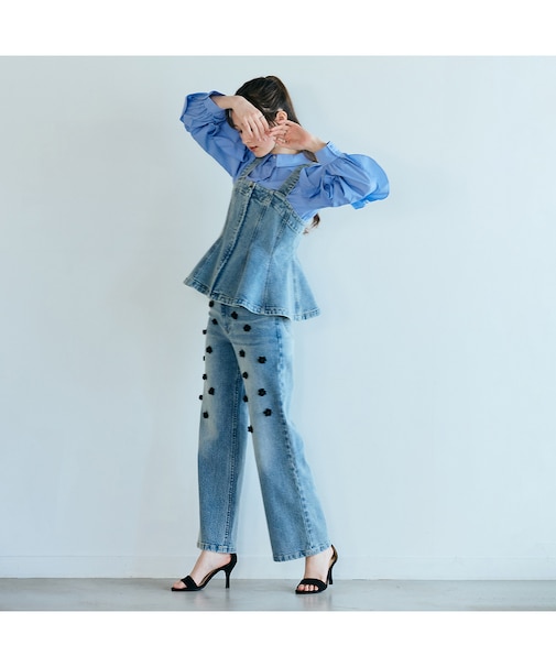 ビジュー付きブーツカットデニム