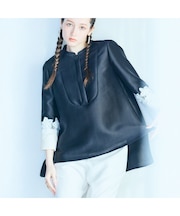 デコラティブスリーブハリ感ブラウス