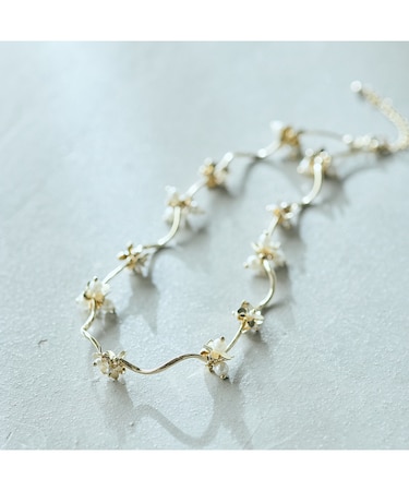 メタルフラワー＋パール調ネックレス