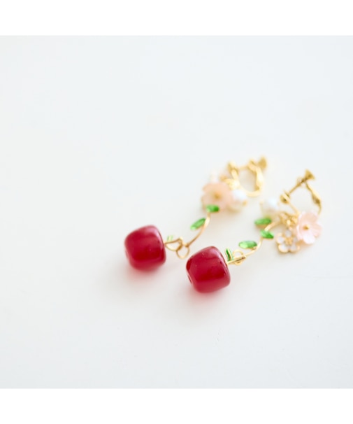 リンゴのイヤリング