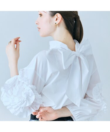 スパイラルフリルスリーブブラウス