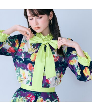 フルーツパネルプリントボウタイ付きブラウス