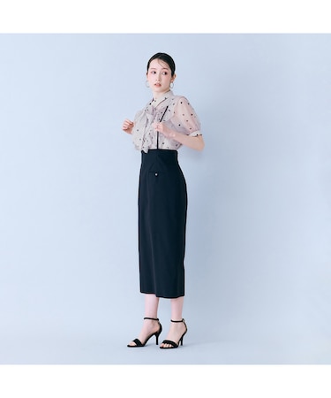 ショルダーストラップ付きタイトスカート