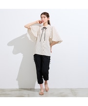 フレア袖ドットブラウス