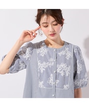 ギンガムチェック刺繍パフスリーブブラウス