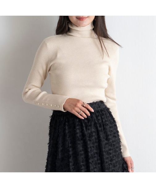 袖ボタンハイネックリブニット