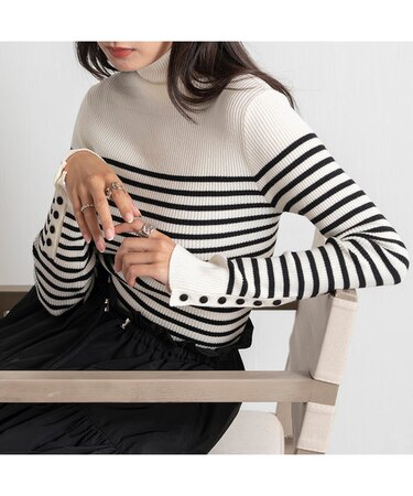 袖ボタンハイネックボーダーリブニット