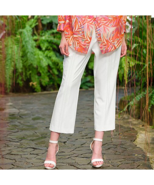 ドライタッチ　刺繍加工クロップドパンツ