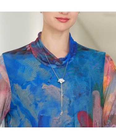 シルバーフラワー　ロングネックレス