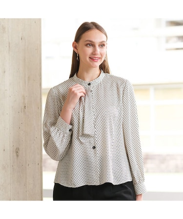 ヴィーナススエードプリント　ドレープブラウス