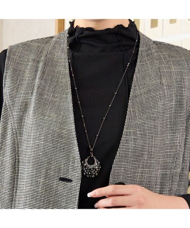 煌めく三日月ネックレス