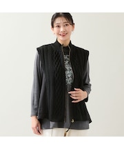 ケーブルニット×タフタベスト