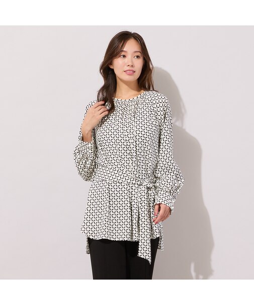 【手洗いOK】幾何柄・リボンタイ・ギャザーブラウス