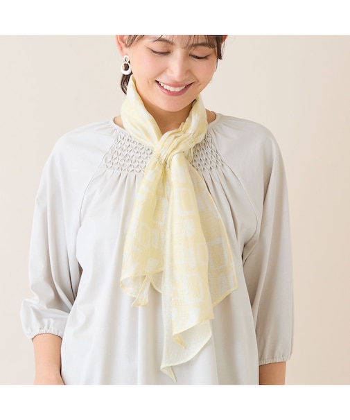 レーヨンシルク　スクエア柄ストール