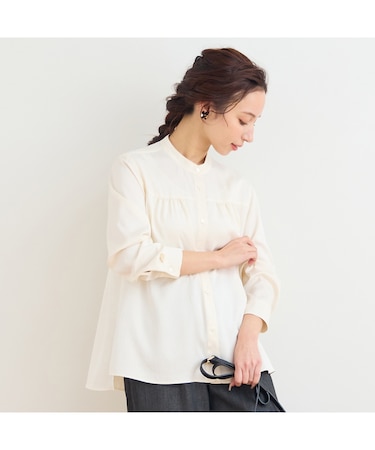 【洗える】シルキーツイルバンドカラーフレアブラウス