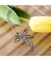 ブラックフラワーネックレス