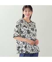 【EC＆一部店舗限定・洗える・L～4Lサイズ】花と木の実柄カットソー