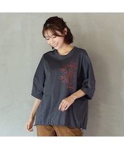 【手洗いOK・綿100％】キキョウモチーフ刺繍ワイドシルエットカットソー