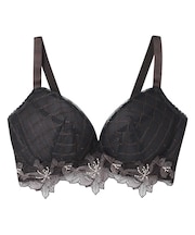 グラマラス&リッチな谷間をメイク