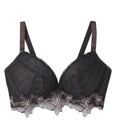 グラマラス＆リッチな谷間をメイク