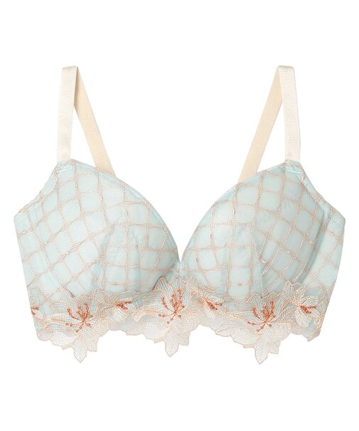 グラマラス＆リッチな谷間をメイク