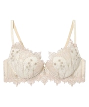 ボリュームＵＰタイプ。グラマラス＆リッチな谷間をメイク【グラマリッチ（Ｇｌａｍａ－Ｒｉｃｈ）】