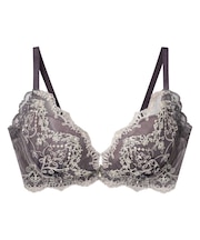 背中の段差や脇肉をおさえる【シュッとスタイルブラ】