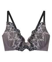 自然なまるみバストをメイク