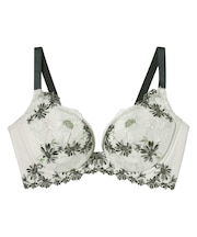 ダブル盛タイプ。グラマラス＆リッチな谷間をメイク【グラマリッチ（Ｇｌａｍａ-Ｒｉｃｈ）】