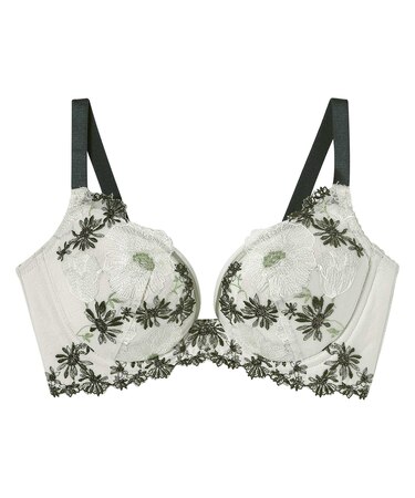 ダブル盛タイプ。グラマラス＆リッチな谷間をメイク【グラマリッチ（Ｇｌａｍａ-Ｒｉｃｈ）】