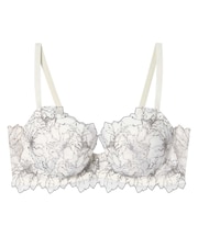 ふっくらとしたまる胸をキープ、脇＆背中もスッキリ【ホールドデイブラ（Ｈｏｌｄ　Ｄａｙ　Ｂｒａ）】