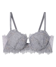 ふっくらとしたまる胸をキープ、脇＆背中もスッキリ【ホールドデイブラ（Ｈｏｌｄ　Ｄａｙ　Ｂｒａ）】