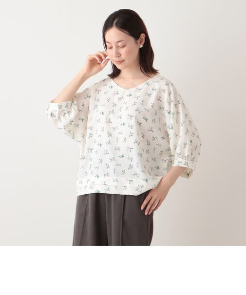 イージーケアフラワー裾タックブラウス