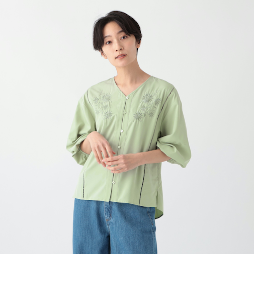 刺繍Ｖネックブラウス