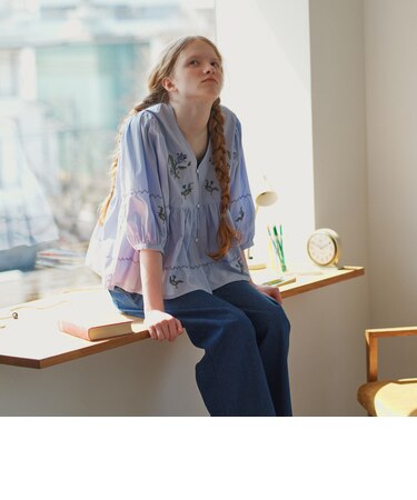 刺繍Vネックブラウス/MAISON SAJOU