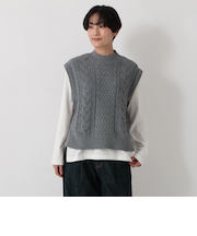 フワフワスフレケーブルニットベスト