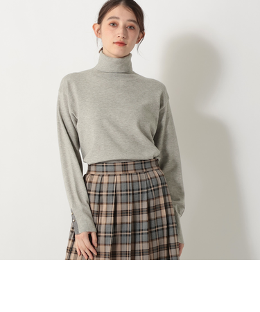 タートルネックプルオーバー