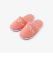 タイポグラフィ刺繍ルームシューズ