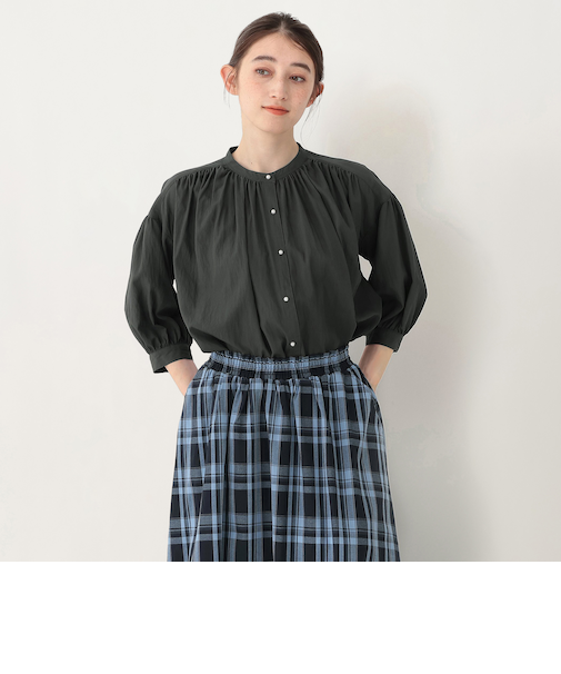 パールボタンブラウス