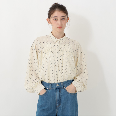 ドット襟付きブラウス