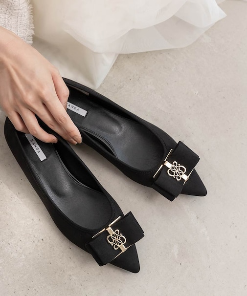 モノグラムパーツリボンフラットパンプス
