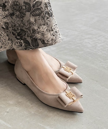 モノグラムパーツリボンフラットパンプス