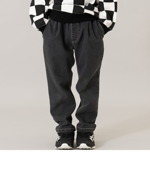 デニムテーパードパンツ