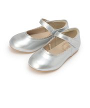 スカラップパンプス