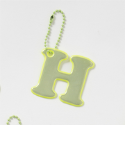 あんしんアルファベットリフレクターチャーム（黄色）