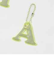 あんしんアルファベットリフレクターチャーム（黄色）