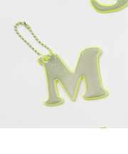 あんしんアルファベットリフレクターチャーム（黄色）